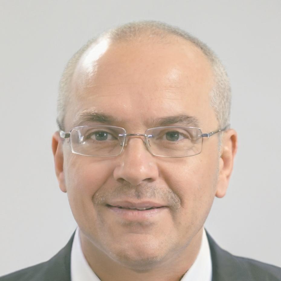 Retrato profissional de Armindo Carvalho